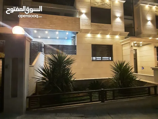 شقة طابق الارضي مع ترس مساحة 165م / مقابل منطقة حي الصحابة بالقرب من مسجد الهادي