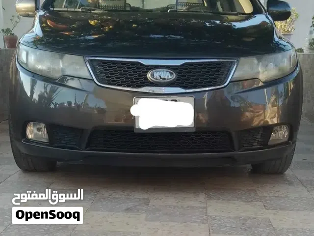 2011 كيا سيراتو Standard