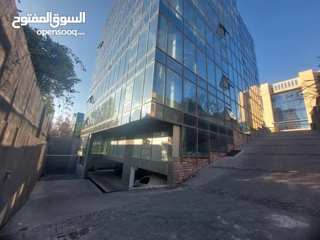 مكاتب للإيجار بمسحات مختلفة