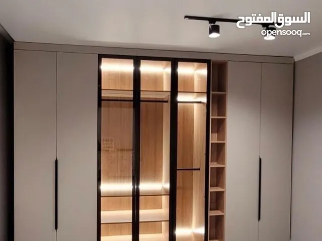 متخصصون في تصميم وتفصيل غرف الملابس التي تجمع بين الأناقة  والوظائف العملية. باعلى جوده وأقل تكلفة