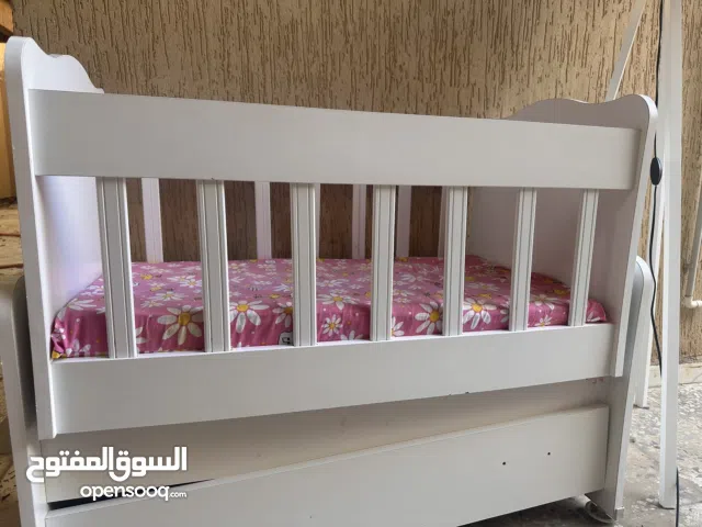 سرير أطفال مستعمل