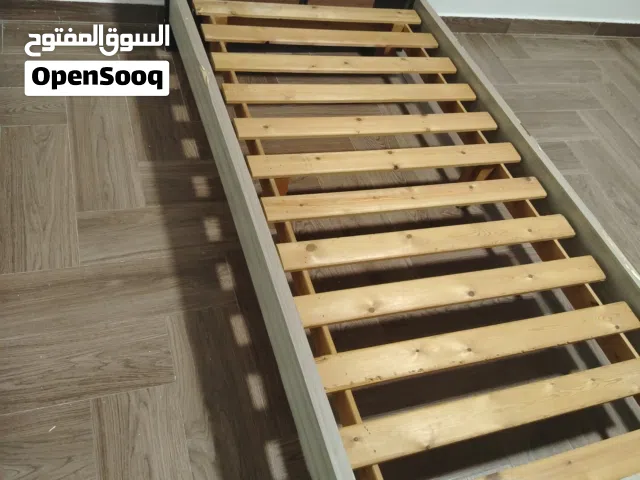 سرير خشب مستعمل خشب نظيف للبيع