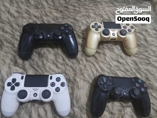 اربع ايادي بليستيشن4 (اصليات) فيه وحده منهم فاصل L1   للبيع كلهم
