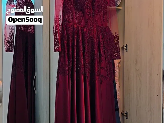 فستان عنابي جميل للمناسبات