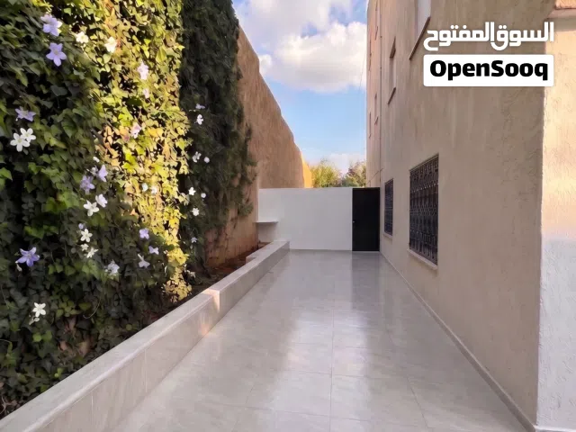 شقة للبيع في طبربور 180 متر داخلي + 120 متر خارجي طابق شبه ارضي
