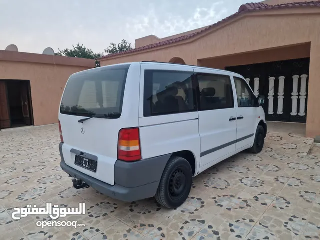 مرسيدس فيتو اللون ابيض