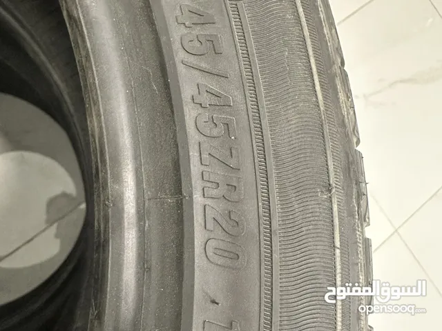 اربع كفرات 245/45/R20