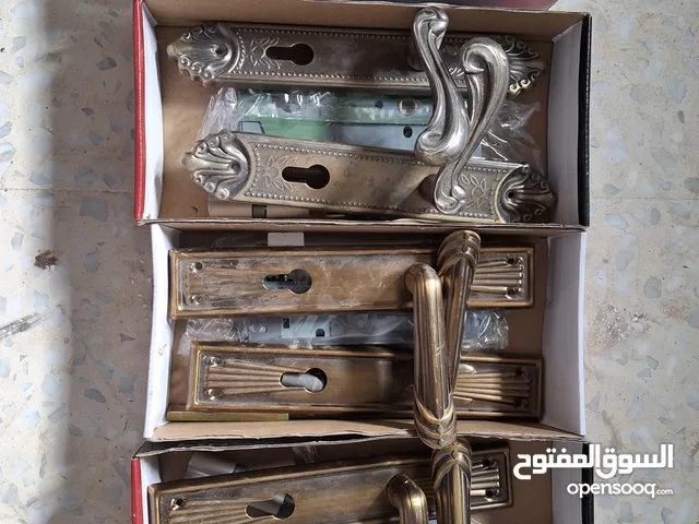 مقابظ أبواب خشب