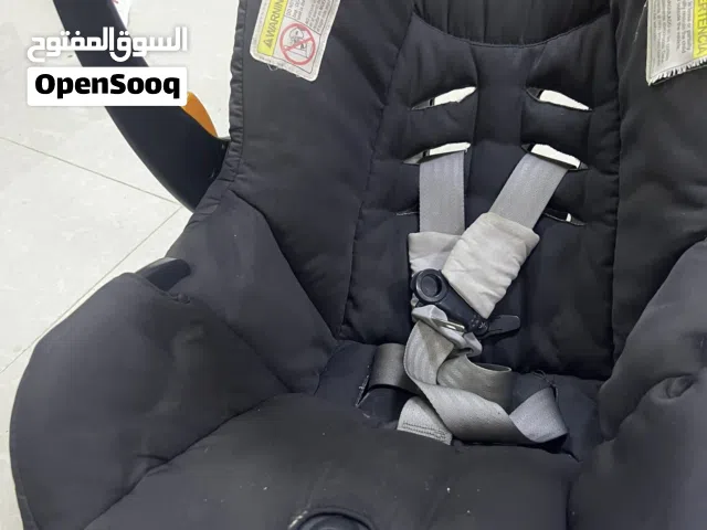 مقعد سيارة للأطفال