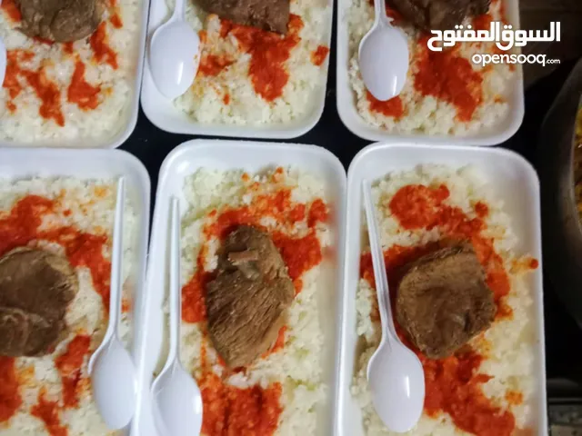 عايز تطعِم محتاج؟ ولا تكرّم ضيوفك بأفضل شكل؟ احنا الحل! وجبات جاهزة.. ومشرفة تطعِم بيها لوجه الله