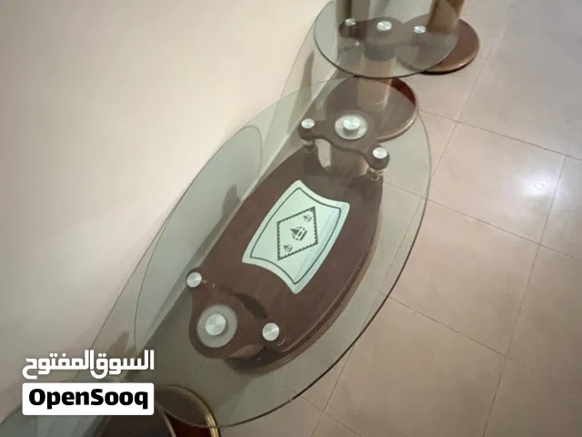 طاولات بحالة جيدة جدا بحاجة لشد براغي فقط للبيع