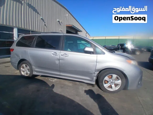 2018 Toyota Sienna LE