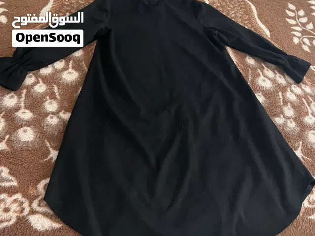 فستان أسود