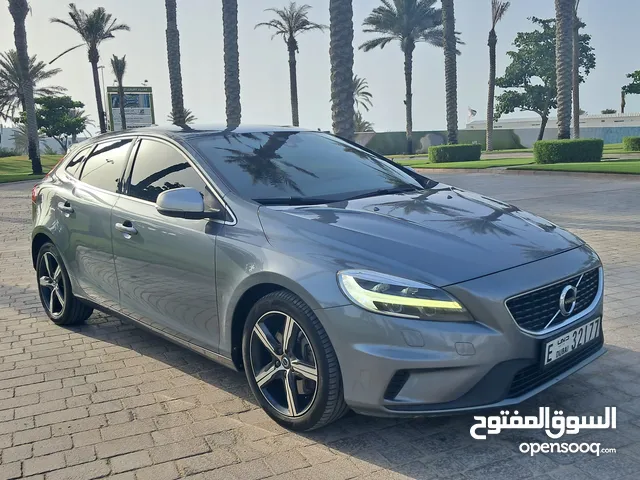 VOLVO V40 T5 R-design , with full service history gcc specs