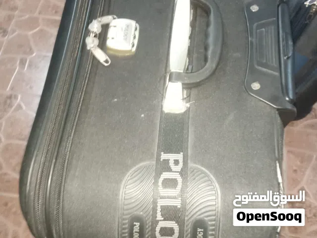 يوجد عدد حقيبتين سفر واحده حجم وسط وثانيه حجم كبيرة سعر 15bd