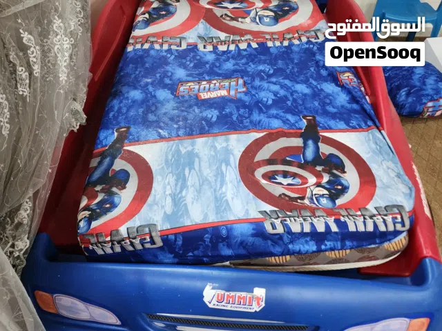 تخت أطفال على شكل سيارة