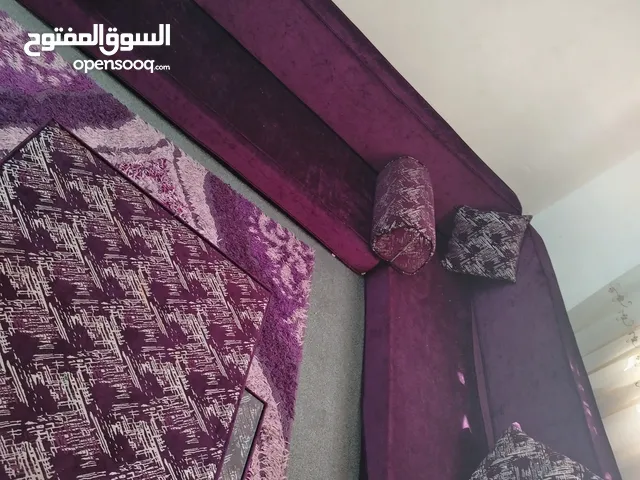 طقم فراش عربي باللون النهدي ضغط 16 نظيف ما فيه اي عيوب 4 فرشات مع مساندهم ومراكيهم