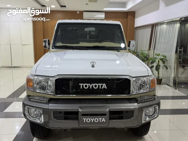 تويوتا لاند كروزر بيكب شاص فل مواصفات ونش مع دفلوك وتلاجة وموتور هوا موديل 2022 عداد 3500كم