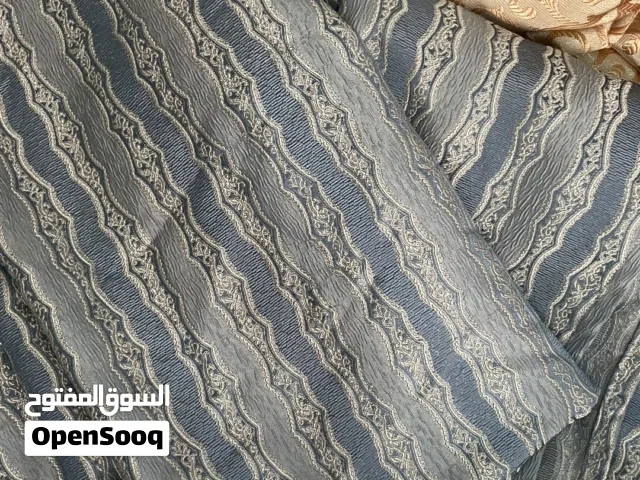 ستائر بحالة ممتازة