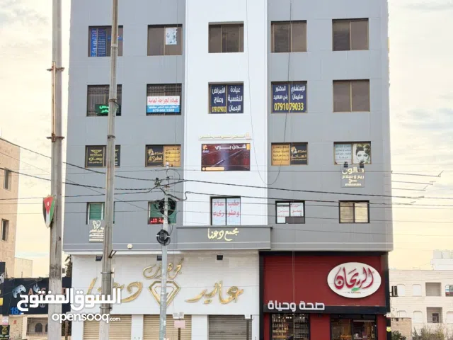 مكاتب للإيجار في مجمع دعنا التجاري – أبو نصير بموقع ذهبي للأعمال والعيادات