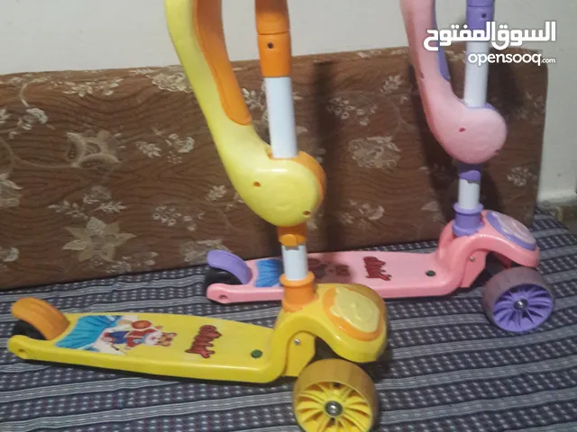 سكوترات 2منه سكوتر ومنه بسكليت بضوي مع موسيقى للبيع