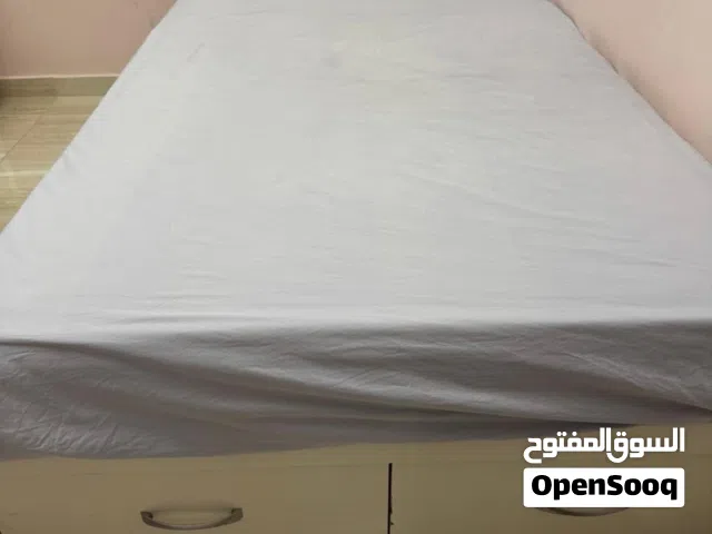 تخت مفرد و نص مع الفرشه للبيع بحاله ممتازه