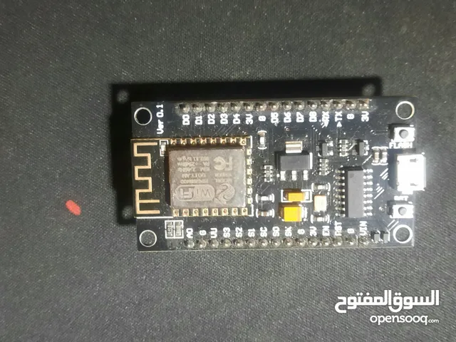 لوحة NodeMCU ESP8266 بواي‐فاي وUSB CP2102، مثالية لمشاريع إنترنت الأشياء والبرمجة السريعة.