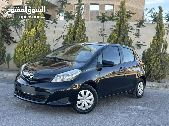 Toyota Yaris 2012 ( E ) فحص كامل لون اسود فل كامل