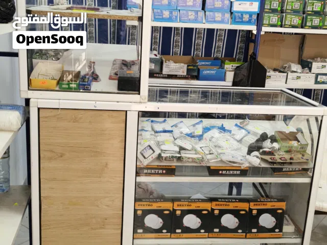 الاجهزة المستعملة هي 20سلوم و 85 طاجيرة  و بيرو و 2شباك لتعليق الاجهزة و سلة شيبس