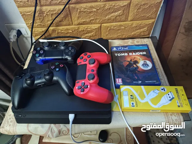 بلايستيشن 4 slim مع حساب العاب مرتب