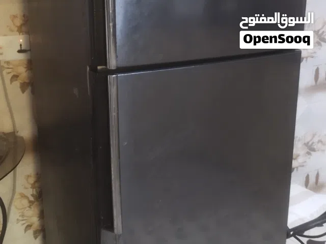 ثلاجه شبه جديده نظيفه جداً
