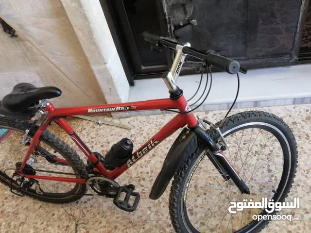 دراجة هوائية ماركة البيك مستعمل بس وكناها جديده حالتها جيدة جداً مع هدية منفاخ لنفخ دواليبها