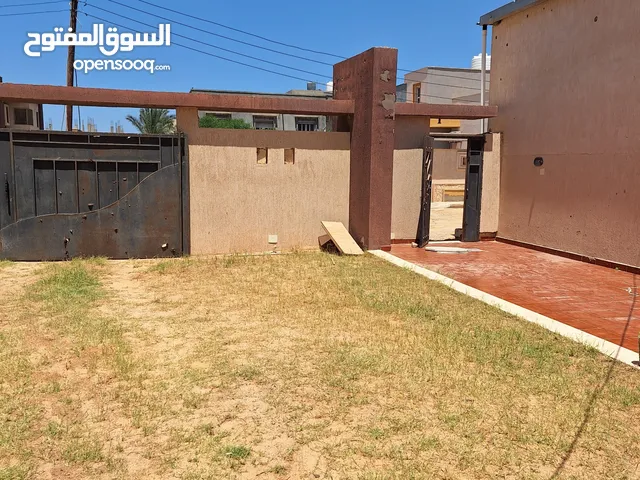 فيلا ارضية للايجار في منطقة الفرناج خلف جامعة ناصر
