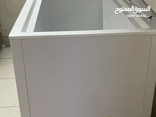 فريزر بحالت الجديد مقاص 10 ونص قدم استخدام اقل من سنه والفاتوره موجوده تواصل واتس