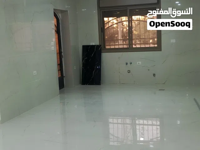 شقة طابق اول للبيع في الزرقاء الجديدة