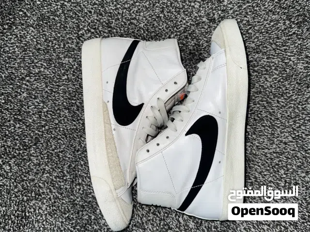 شوز نايك Nike Blazer Mid LTR Shoes اوريجينال  حالته نظيفه جدا  مقاس 40.5 قابل للتفاوض