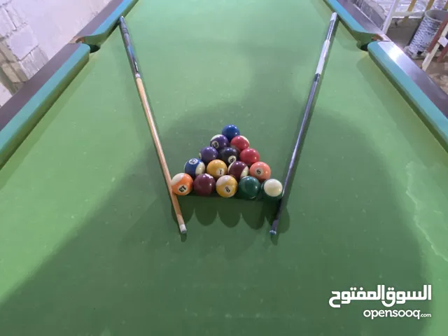 ميز بليارد نضيف حلو مرتب استعمال سنة فقط