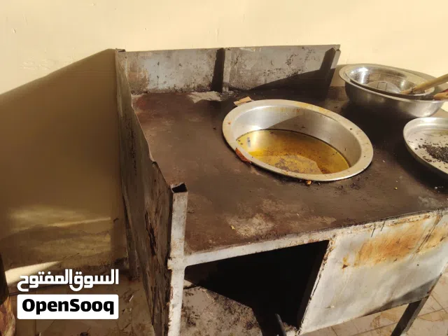 غراض مطعم للبيع بسعر مناسب