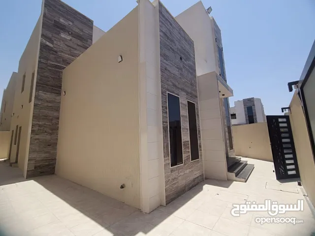 فيلا للايجار السنوي في الحليو2 كورنر مساحه واسعه موقع مميز مع الكهربا والماء والتكييف