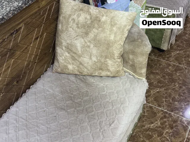 طقم كنعب باللون الاخضر تفصيل +سجادتين كبار مع الطقم