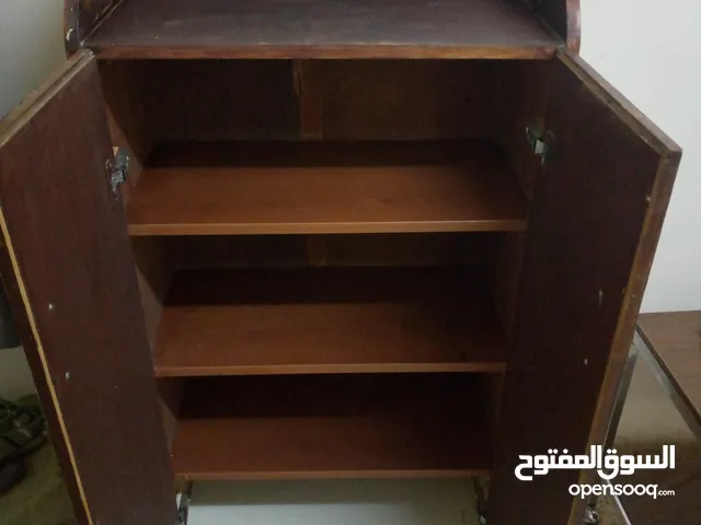 خزانة احذية ، طاولة متحركة ، مكتب حديد ، مكنسة كهرباء هيتاشي