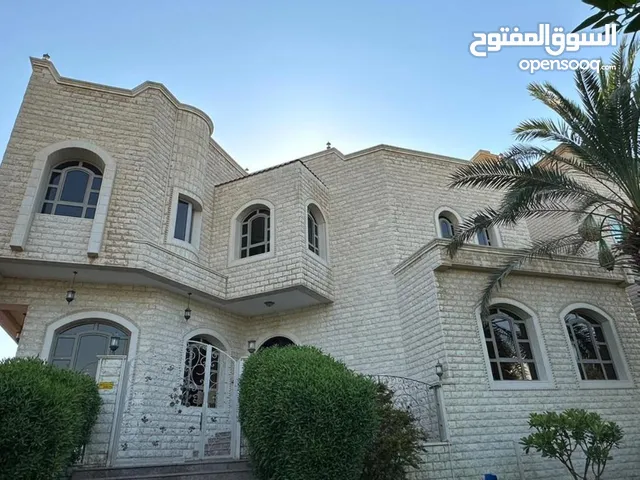 1267m2 More than 6 bedrooms Townhouse for Rent in Hawally Mubarak Al-Abdullah - West Mishref