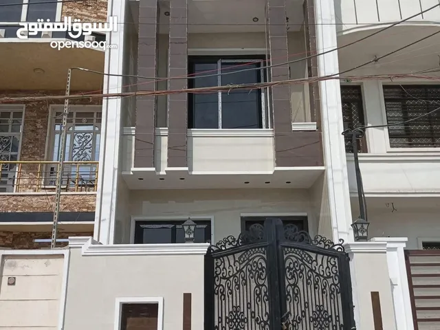 دار للبيع 100م على اربع شوارع طابقين 3غرف نوم