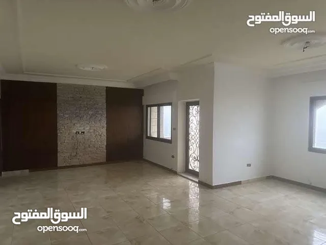شقة للايجار حي الصحابة قرب صيدلية عميش طابق ثاني مساحة 175م