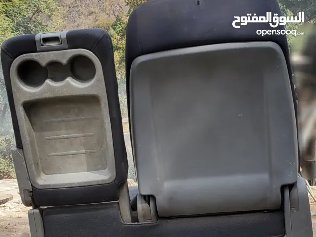 مقعد سواق  مع كرسي مساعد وسط قابل للتبديل حسب الطلب عرررررررررطه لا توصف