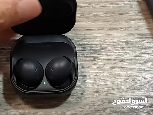 سماعات samsung buds 2 pro بحالة ممتازة ولله الحمد فقط خدوش بسيطة على الغطاء كل الميزات شغالة