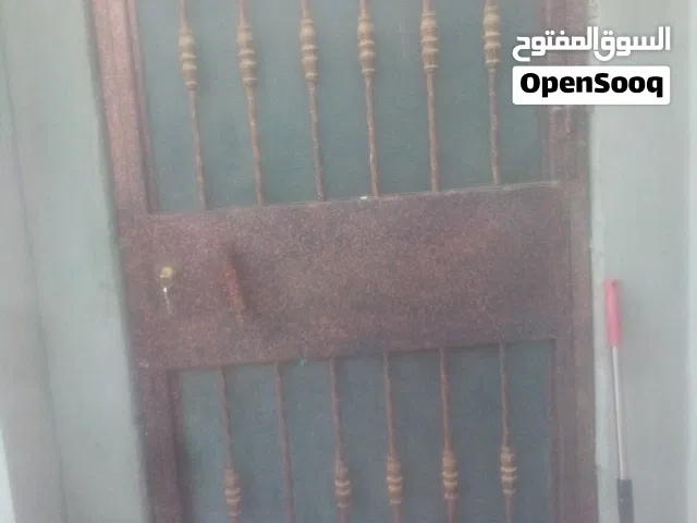 باب حديد شبه جديد