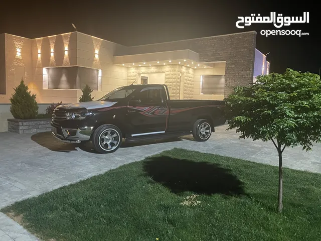 غرفة هايلوكس مركزي 2023