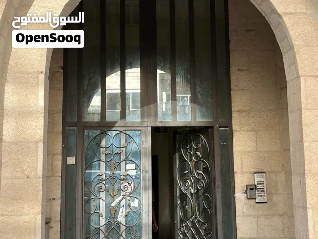 شقة جميلة في أفضل مواقع شارع المدينة, منطقة هادئة ومخدومة