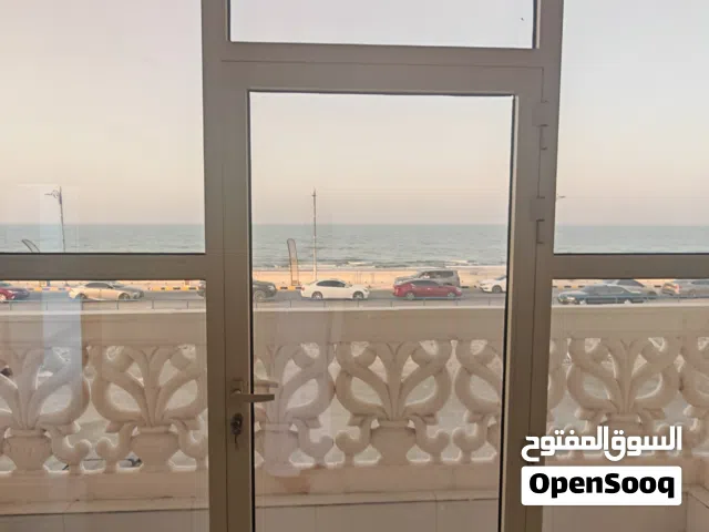 شقه كبيره على البحر مباشره